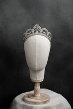Cargar imagen en el visor de la galería, Baroque Grandeur: 24k Gold-Plated Tiara with Natural Zircon - A Bridal Crown of Splendor
