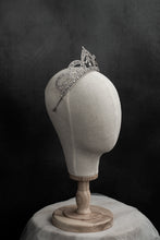Cargar imagen en el visor de la galería, Baroque Grandeur: 24k Gold-Plated Tiara with Natural Zircon - A Bridal Crown of Splendor
