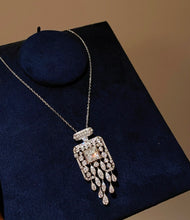 Lade das Bild in den Galerie-Viewer, Exquisite 4CT Zircon Convertible Necklace &amp; Brooch
