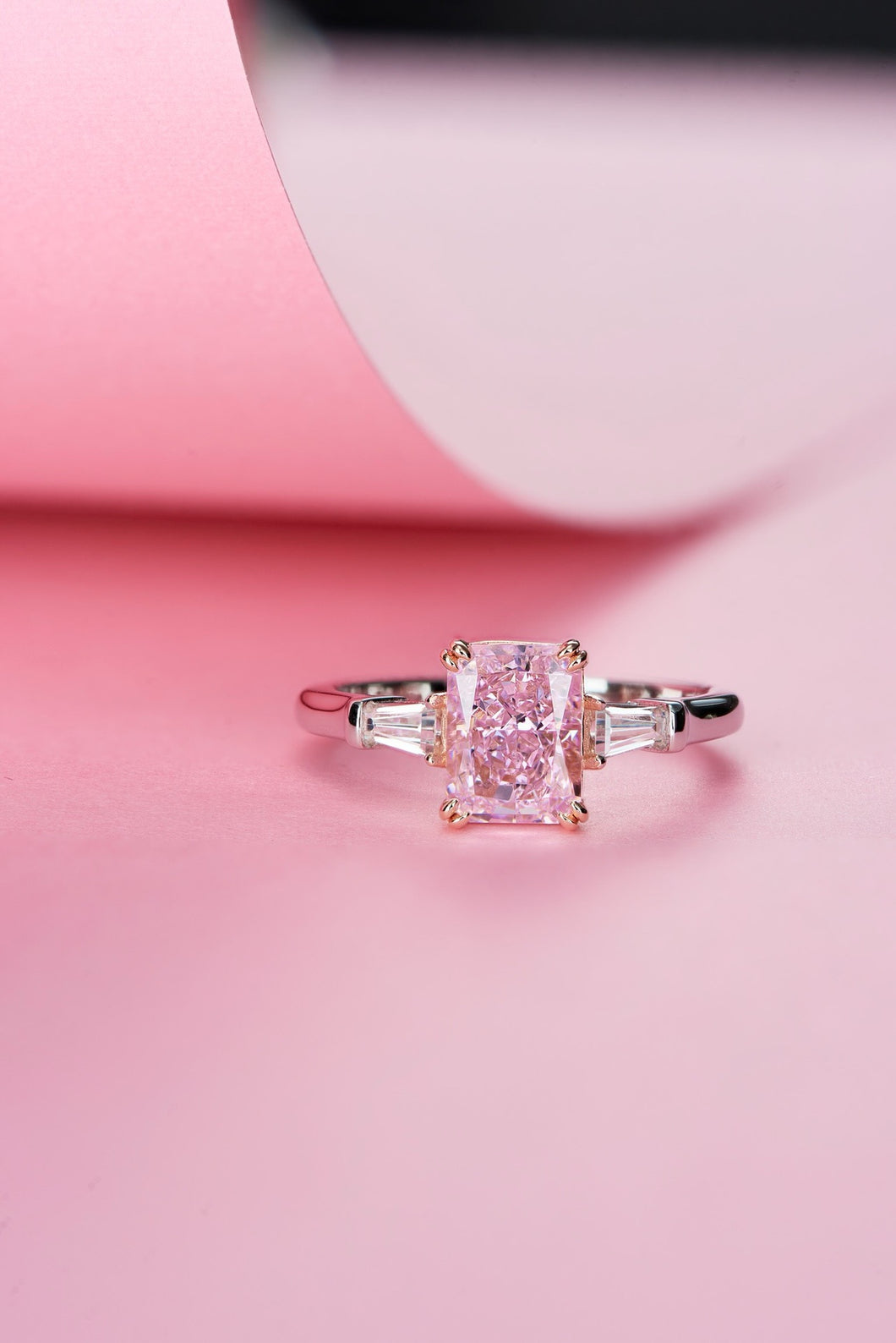 Dazzling 2.0CT Pink Diamond Ring in 3EX Cut
