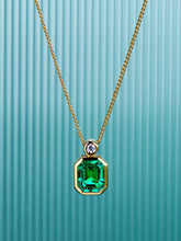 Lade das Bild in den Galerie-Viewer, Exquisite 1.3 CT Top-Quality Colombian Emerald Necklace&amp;Earrings | Elegant Gift for Her

