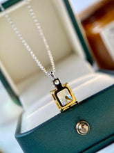 Lade das Bild in den Galerie-Viewer, Dazzling Yellow Diamond Necklace and Earrings Set
