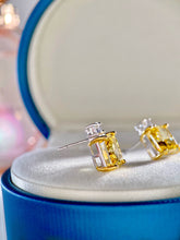 Cargar imagen en el visor de la galería, Dazzling Yellow Diamond Necklace and Earrings Set
