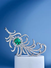 Cargar imagen en el visor de la galería, Versatile Elegance: 4CT Lab-Created Colombian Emerald &amp; Green Spinel Feather Brooch-Necklace
