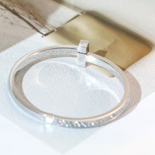 Cargar imagen en el visor de la galería, Cross of Light: Zircon-Encrusted Silver Bangle
