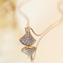 Cargar imagen en el visor de la galería, Sparkle Fan Pendant Necklace - Available in Silver and Rose Gold
