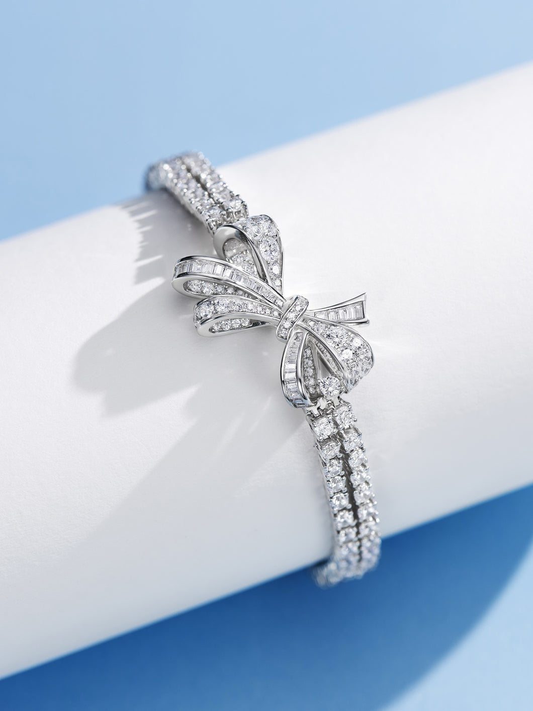 Dazzling Bow Bracelet in Gold-Plated Silver with Natural Zircon