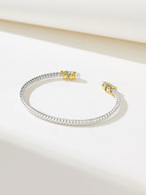 Charger l&#39;image dans la galerie, Elegant Silver Bracelet with Gold Plating, Swarovski Pearls, and Zirconia
