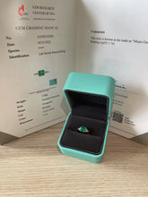Cargar imagen en el visor de la galería, Radiant 1.5 CT Vivid Green Lab-Created Colombian Emerald Ring
