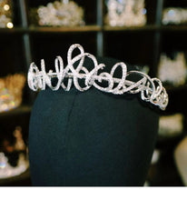 Charger l&#39;image dans la galerie, Elegant Ribbon Tiara with Natural Zircon - 24K White Gold Plated Bridal Headpiece
