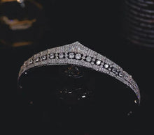 Cargar imagen en el visor de la galería, Luxurious Wedding Bridal Tiara - Natural Zircon, Elegantly Plated in 24K White Gold
