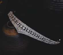 Charger l&#39;image dans la galerie, Luxurious Wedding Bridal Tiara - Natural Zircon, Elegantly Plated in 24K White Gold

